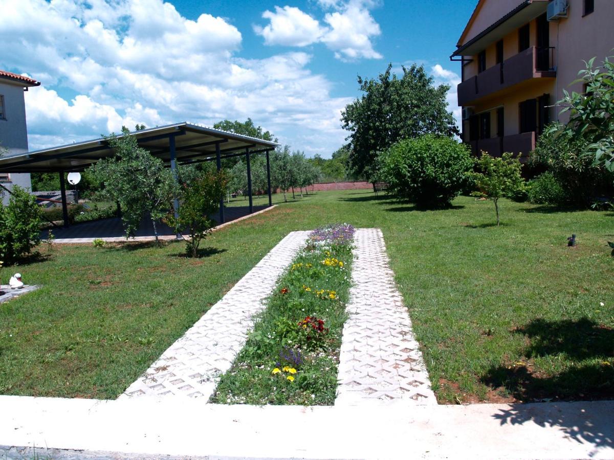 Apartment Karolina - Green Oasis Póla Kültér fotó